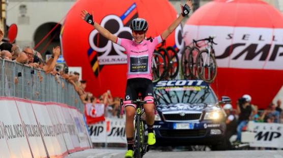 van-vleuten-wint-giro-rosa-in-stijl-zege-in-slotetappe